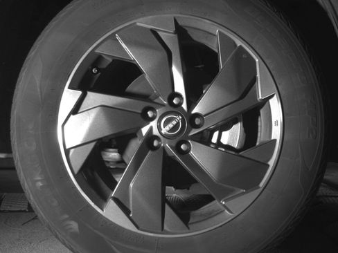 Used 2025 Nissan Rogue SV AWD/4WD image 16