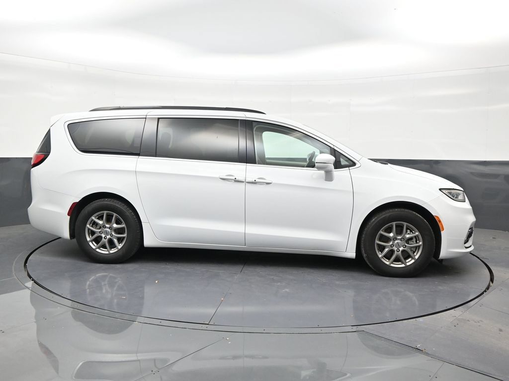 Used 2021 Chrysler Pacifica Touring FWD image 6