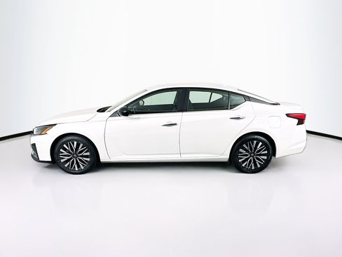 Used 2025 Nissan Altima 2.5 SV FWD image 4