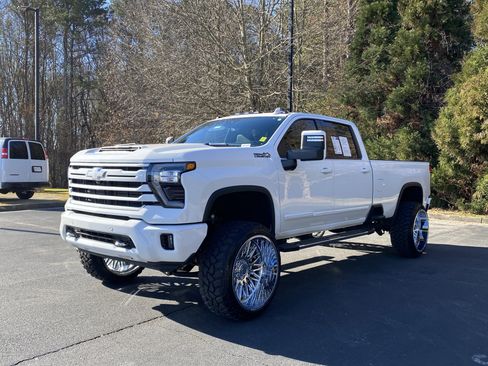 Used 2024 Chevrolet Silverado 2500 High Country w/ High Country Premium Package image 5