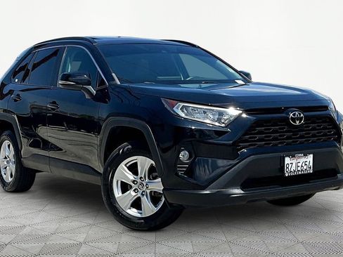 Used 2021 Toyota RAV4 XLE w/ Convenience Package FWD image 1