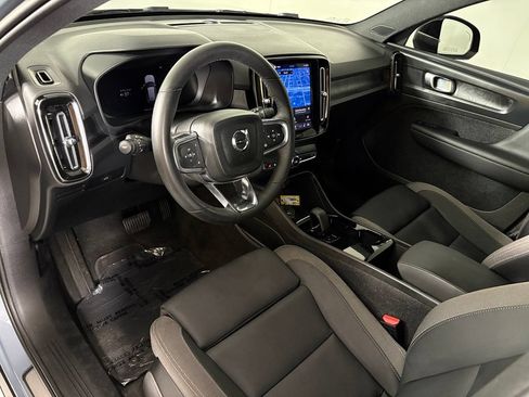 Used 2023 Volvo XC40 Recharge Core AWD/4WD image 17