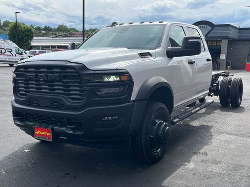 New 2026 RAM 5500 Tradesman AWD/4WD image 3