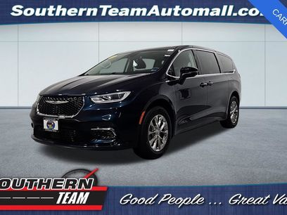 Used 2023 Chrysler Pacifica Touring-L