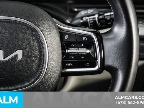 Used 2024 Kia Carnival LX image 27