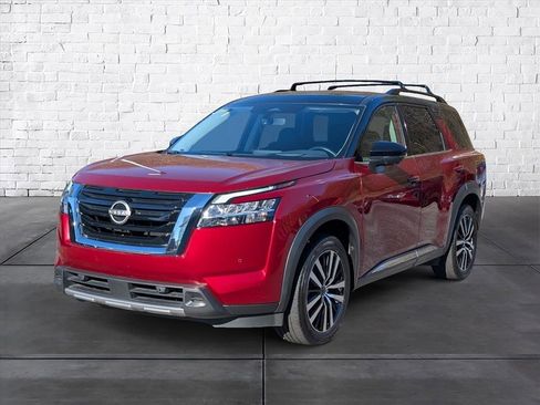 Used 2023 Nissan Pathfinder Platinum image 4