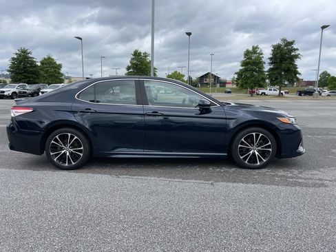 Used 2020 Toyota Camry SE FWD image 2