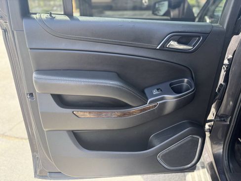 Used 2018 Chevrolet Suburban LT AWD/4WD image 18