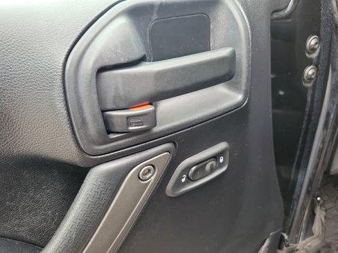 Used 2016 Jeep Wrangler Sport image 16