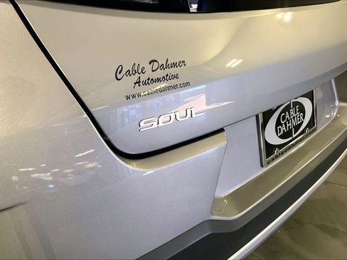 Certified 2025 Kia Soul LX w/ LX Technology Package FWD image 8