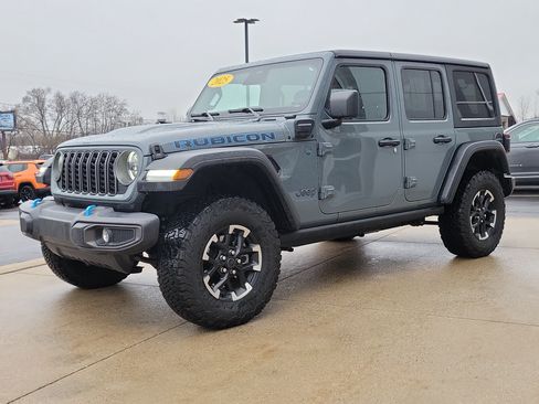 Used 2025 Jeep Wrangler Unlimited Rubicon 4xe w/ Convenience Group AWD/4WD image 2
