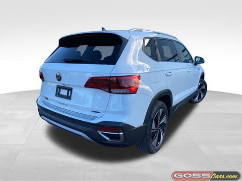 Used 2023 Volkswagen Taos SE w/ Panoramic Sunroof Package image 3