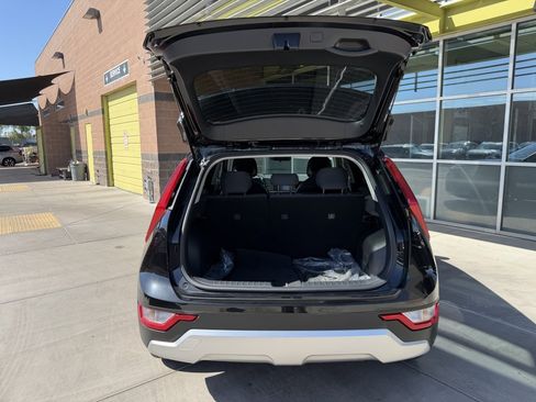 Used 2025 Kia Niro LX FWD image 33
