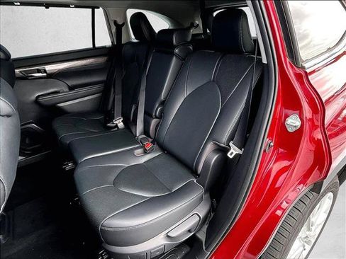 Used 2020 Toyota Highlander Limited FWD image 28