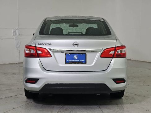 Used 2019 Nissan Sentra S image 5