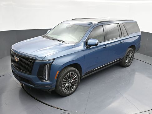 Used 2025 Cadillac Escalade ESV Sport Platinum image 41