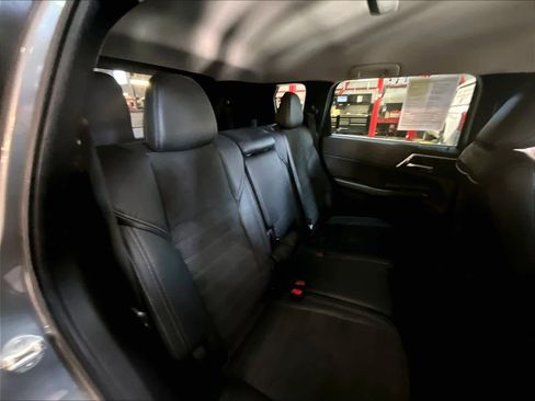 Used 2023 Mitsubishi Outlander SE image 16