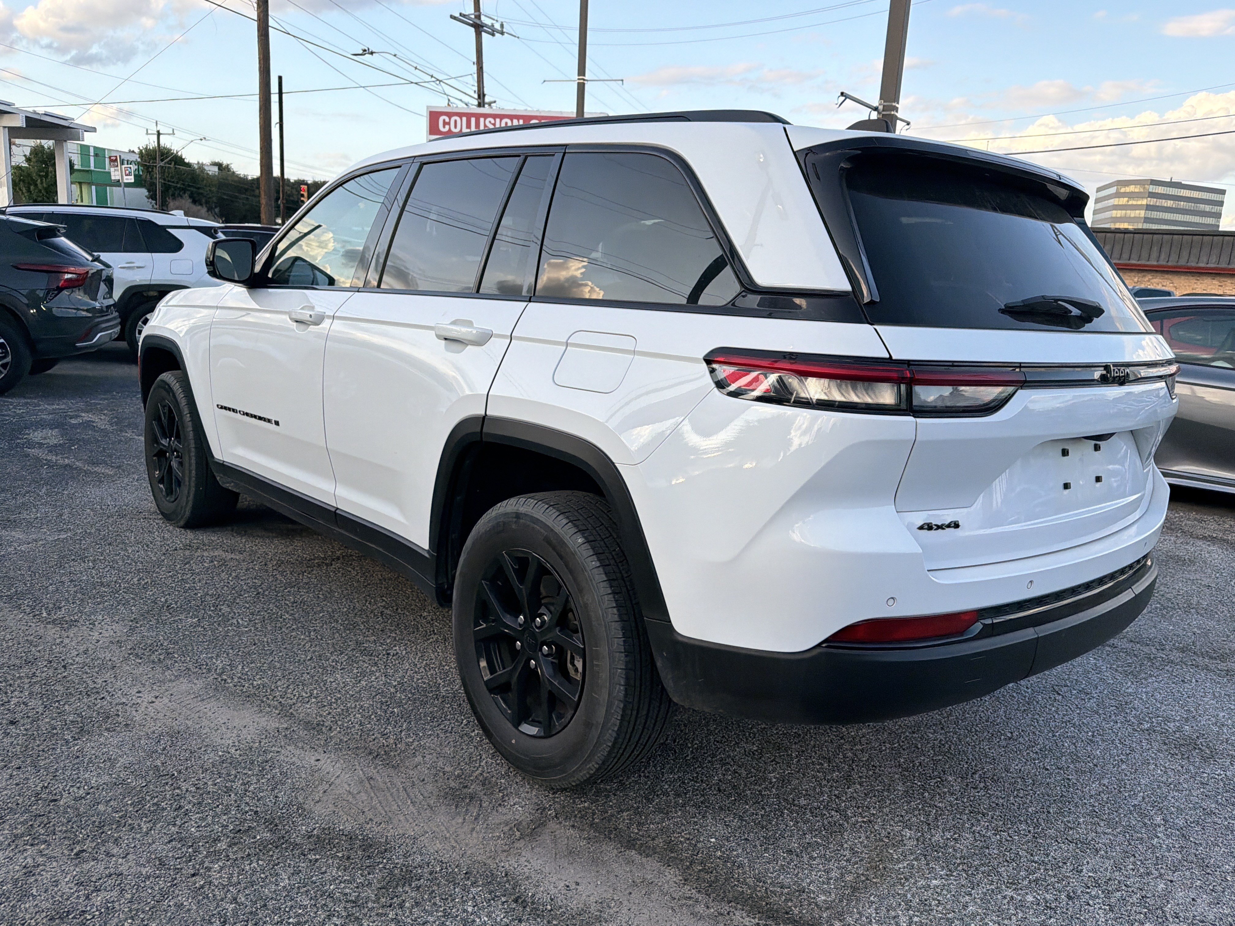 Used 2024 Jeep Grand Cherokee Altitude AWD/4WD image 5