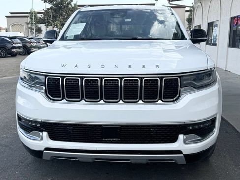 Used 2024 Jeep Wagoneer L Series II RWD image 9