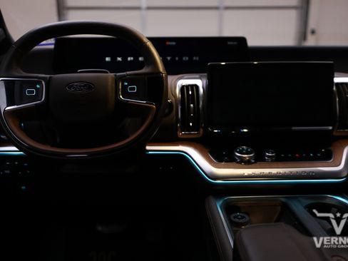 Used 2025 Ford Expedition Max King Ranch image 8