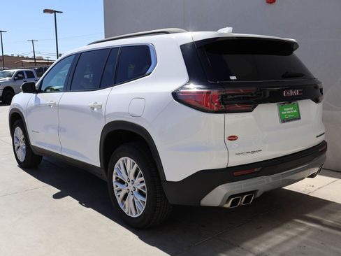 Used 2024 GMC Acadia Elevation FWD image 3