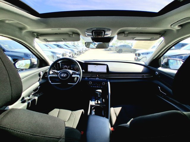Used 2025 Hyundai Elantra SEL FWD image 12