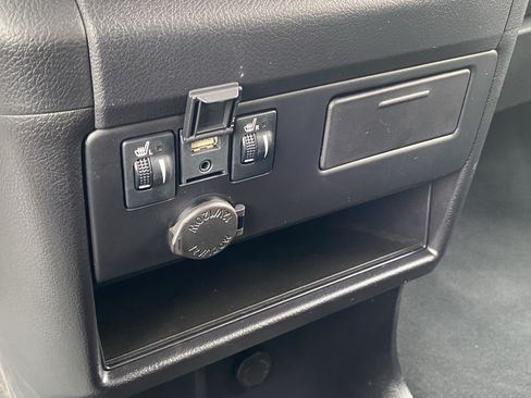 Used 2020 Toyota Sienna SE w/ Nightshade Edition FWD image 26