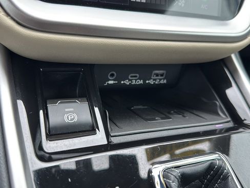 Certified 2024 Subaru Outback Limited AWD/4WD image 41