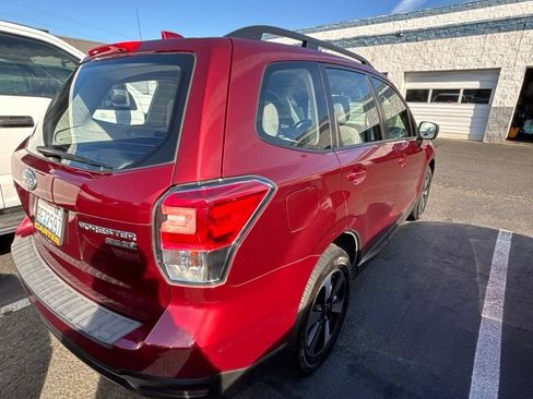 Used 2017 Subaru Forester 2.5i w/ Alloy Wheel Package AWD/4WD image 4