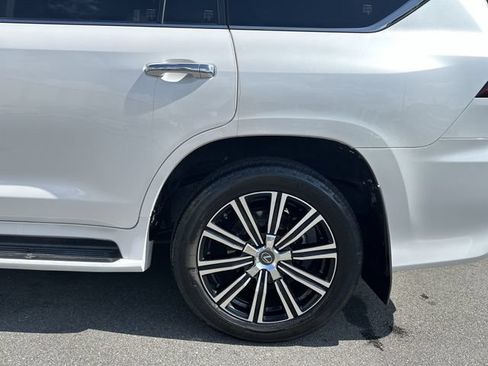 Used 2021 Lexus LX 570 4WD w/ Luxury Package image 10