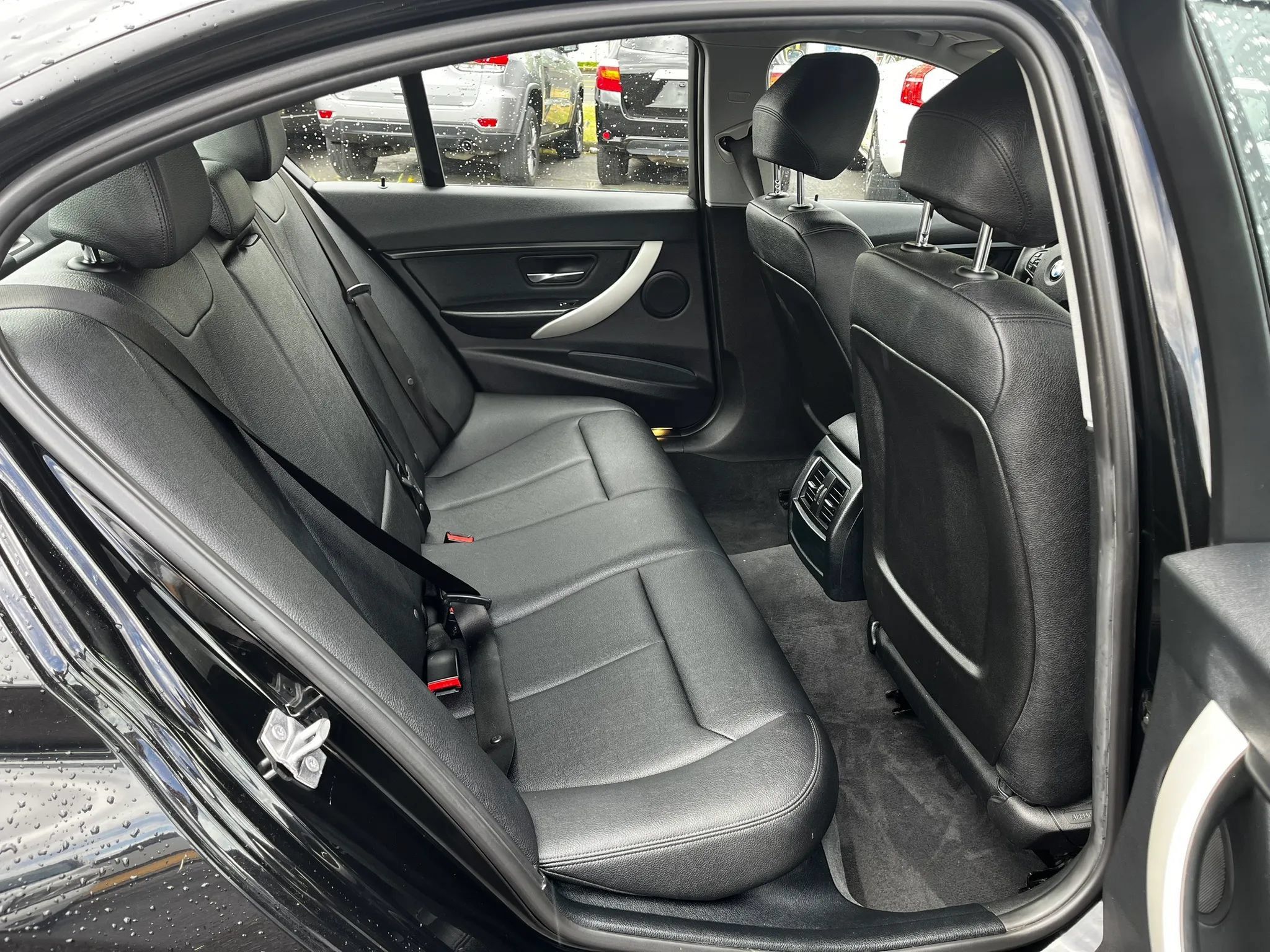 Used 2017 BMW 320i Sedan RWD image 14