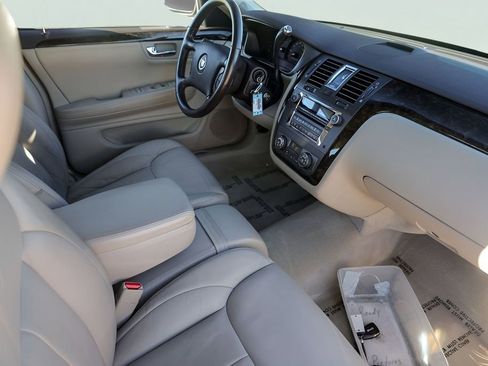 Used 2010 Cadillac DTS Luxury image 29