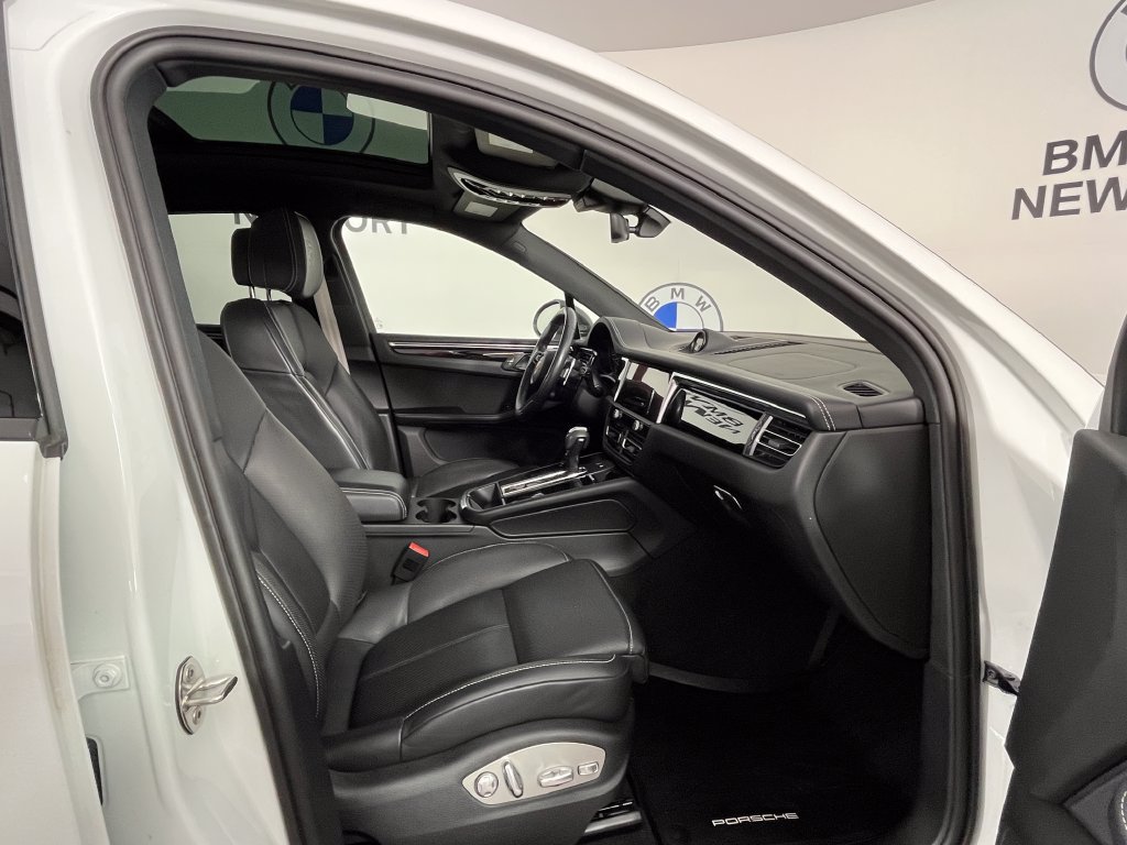 Used 2024 Porsche Macan AWD/4WD image 21