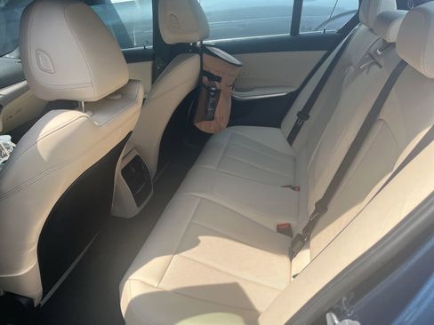 Used 2025 BMW 330i Sedan w/ Premium Package image 10