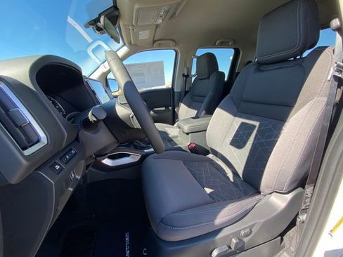 New 2025 Nissan Frontier SV w/ SV Convenience Package image 13