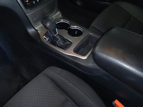 Used 2018 Jeep Grand Cherokee Laredo image 26