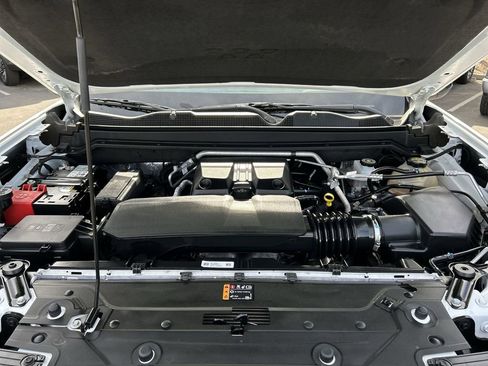 Used 2025 GMC Canyon Elevation image 29