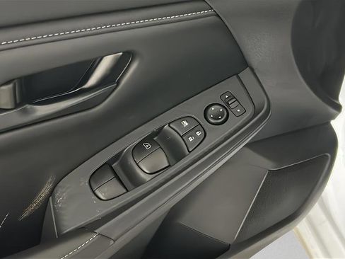 Used 2025 Nissan Sentra S FWD image 18