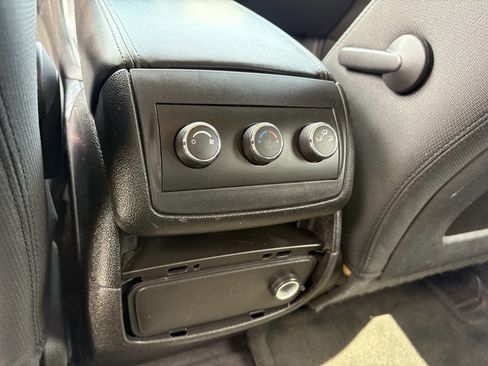 Used 2010 GMC Acadia SLE image 16