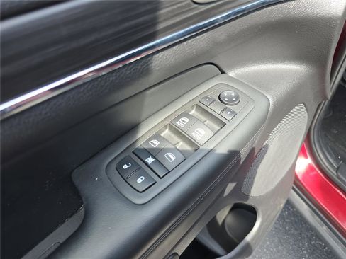 Used 2022 Jeep Grand Cherokee Limited image 20