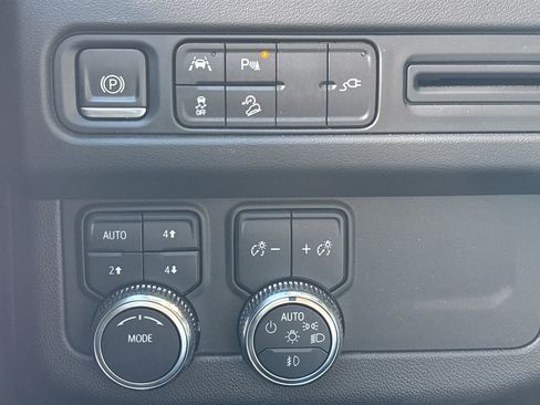 Used 2022 GMC Yukon AT4 AWD/4WD image 28