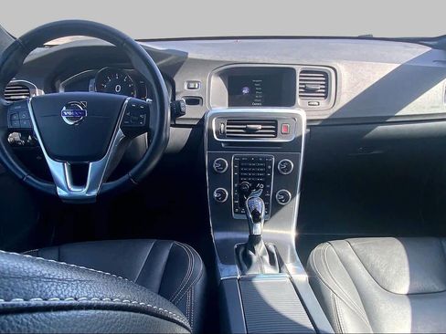 Used 2016 Volvo V60 T5 Premier w/ Convenience Package image 14
