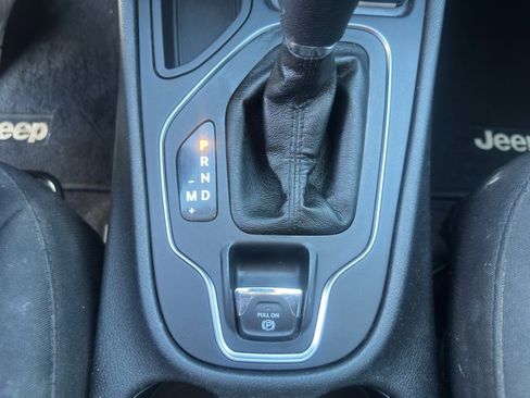 Used 2019 Jeep Cherokee Latitude w/ Popular Appearance Group image 20