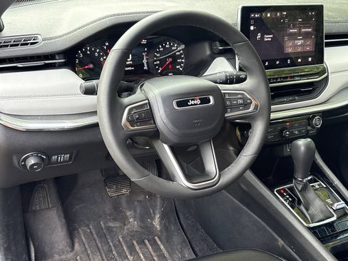 Used 2023 Jeep Compass Limited AWD/4WD image 4