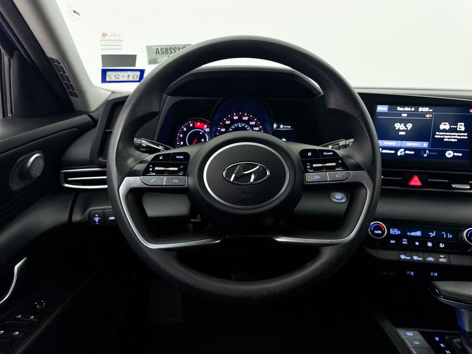 Used 2023 Hyundai Elantra SEL w/ Cargo Package FWD image 3