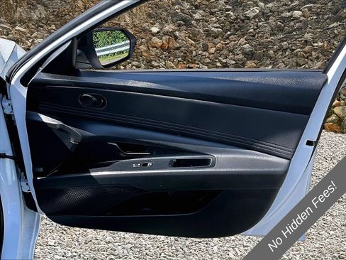 Used 2025 Hyundai Elantra Sport FWD image 18