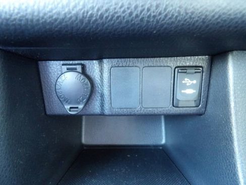Used 2017 Toyota Corolla LE w/ Carpet Mat Package (TMS) FWD image 24
