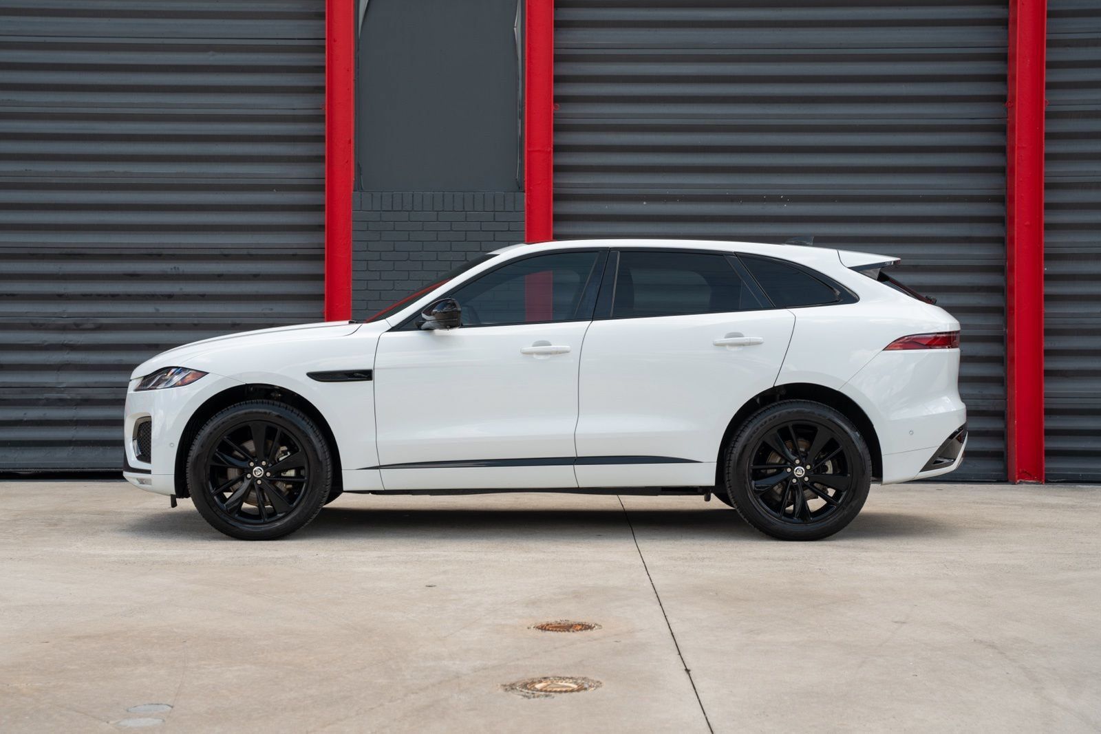 Used 2025 Jaguar F-PACE R-Dynamic S AWD/4WD image 13