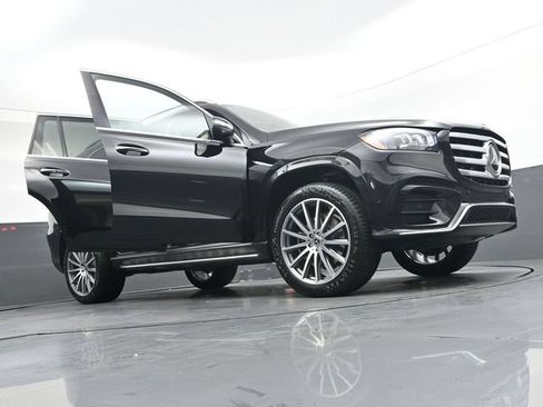 Used 2026 Mercedes-Benz GLS 450 4MATIC image 43