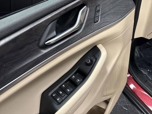 Used 2024 Jeep Grand Cherokee Limited w/ Luxury Tech Group II image 30